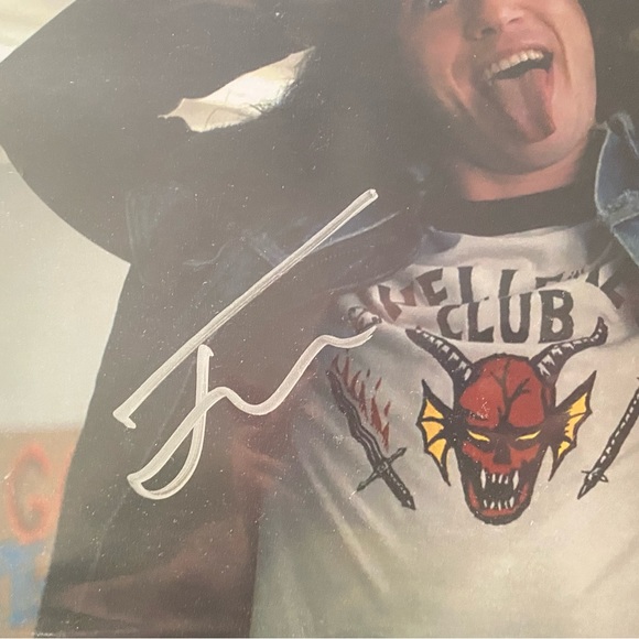 Joseph Quinn Signed Eddie Munson Photo - Picture 2 of 3